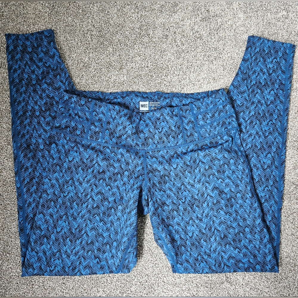 MEC running tights Blue With Chevron Pattern Shaped Calves Medium Waist Pocket